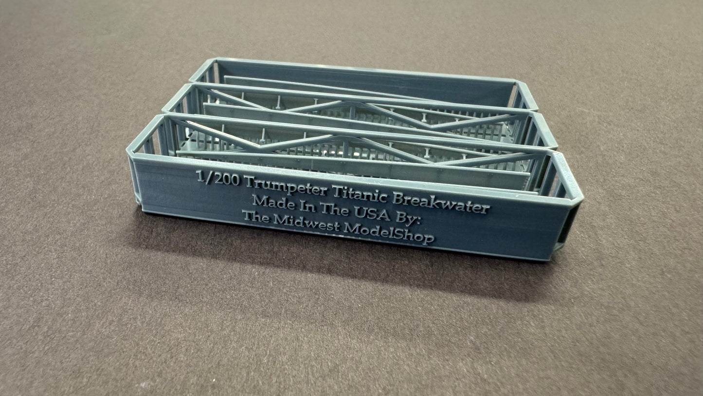 1/200 Trumpeter Titanic Breakwater